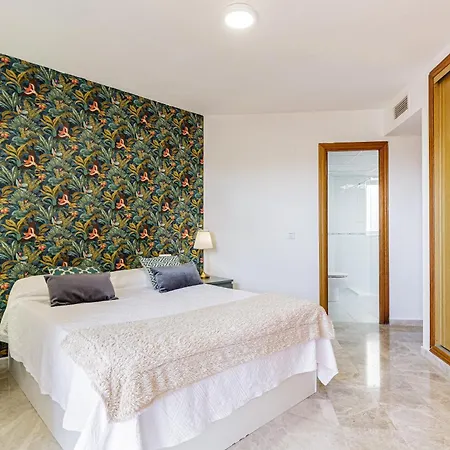 Апартаменты Oasis With Terrace And Sea Views With Rooftop Pool Торремолинос